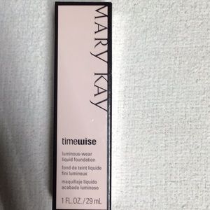 Mary Kay Timewise liquid foundation ivory 4